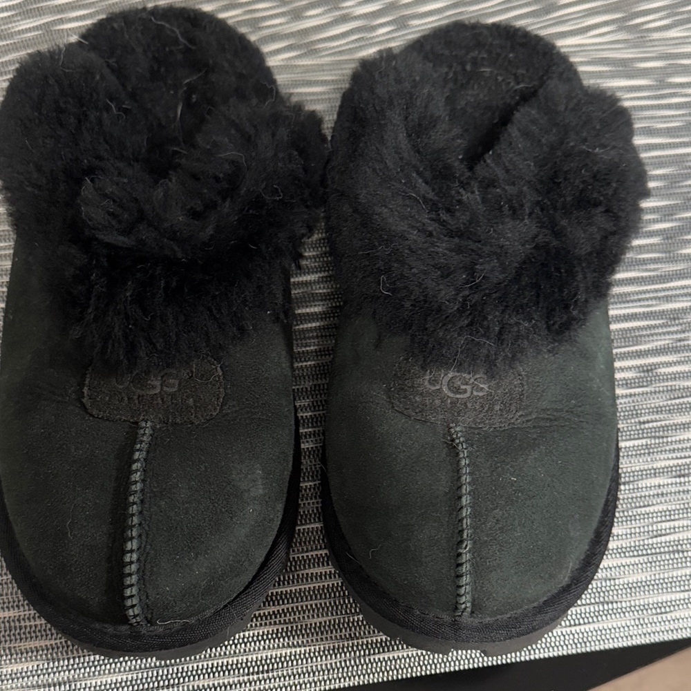 UGG Women’s Black Fuzzy Slippers. Great condition.